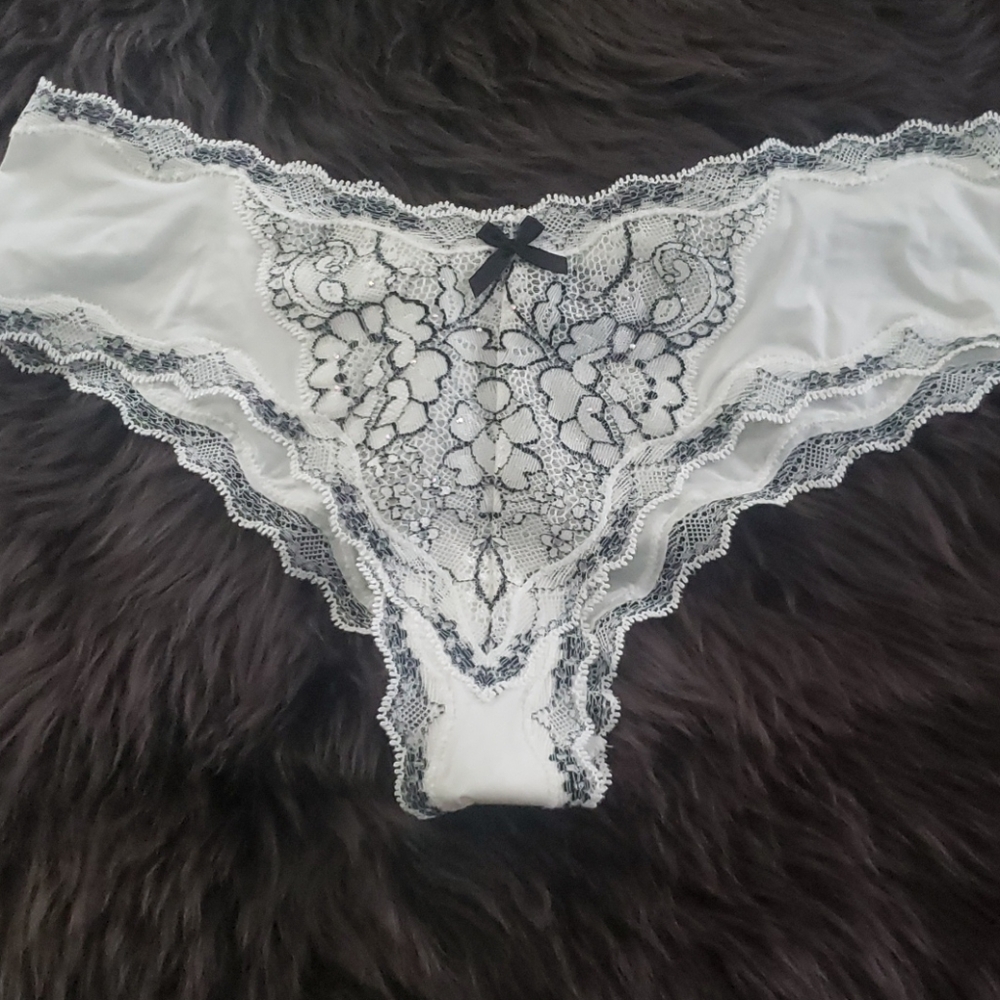 ⭐SET⭐Victoria's Secret Rare Limited Edition Black & White Lace Crystal Set - Picture 7 of 11